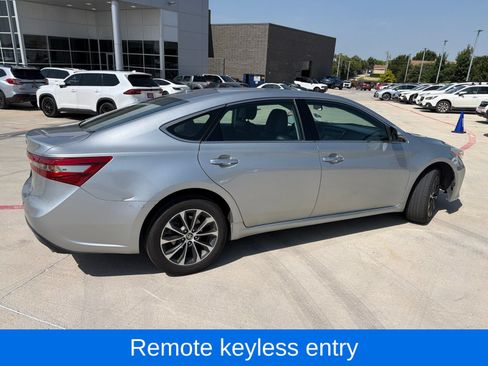 Used 2018 Toyota Avalon XLE FWD image 3
