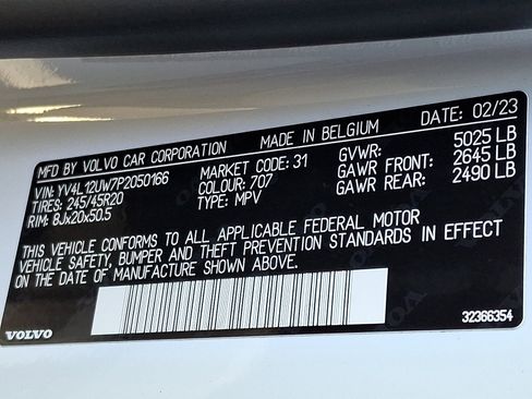 Used 2023 Volvo XC40 B5 Plus w/ Driver Assist Package image 27