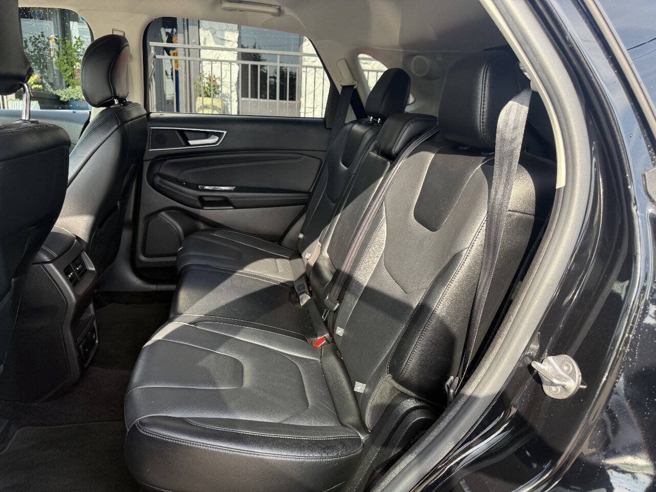 Used 2016 Ford Edge Titanium w/ Technology Package AWD/4WD image 16