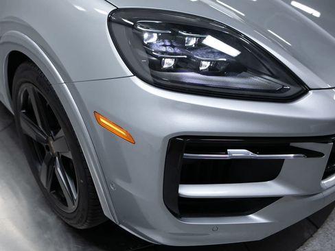 New 2026 Porsche Cayenne GTS image 12