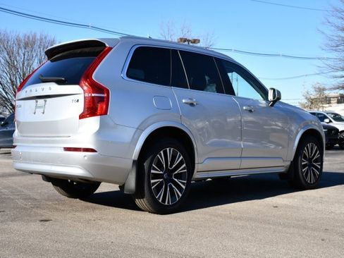 Certified 2022 Volvo XC90 T6 Momentum w/ Climate Package image 7