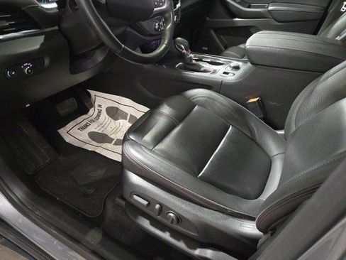 Used 2023 Chevrolet Traverse RS image 12