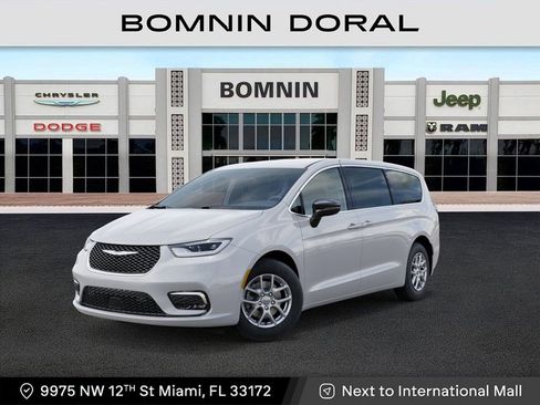 New 2026 Chrysler Pacifica Select image 1