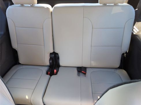 Used 2023 Chevrolet Traverse Premier image 27