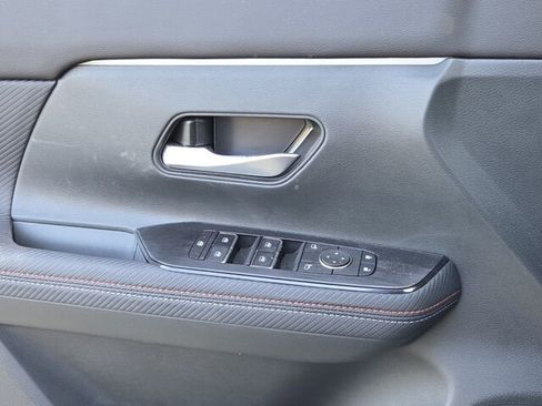 Used 2025 Nissan Kicks SR image 28