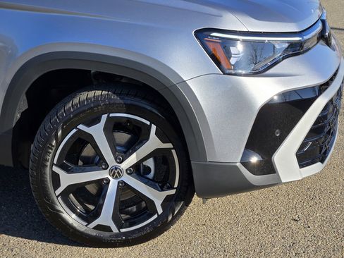 New 2025 Volkswagen Taos SEL image 3