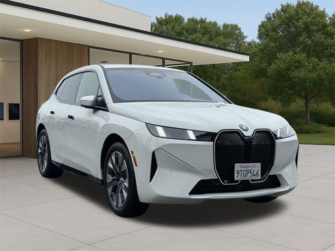 Used 2026 BMW iX xDrive45 w/ Premium Package image 4