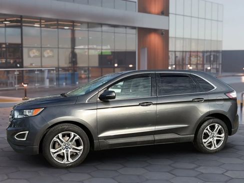Used 2017 Ford Edge Titanium FWD image 3