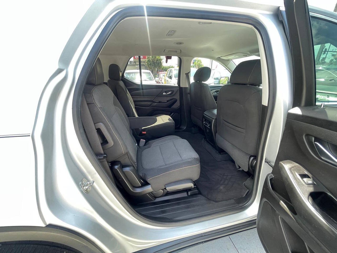 Used 2019 Chevrolet Traverse LT FWD image 5