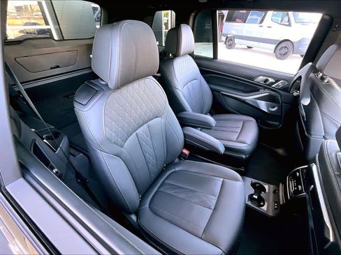 Used 2023 BMW X7 M60i w/ Executive Package image 18