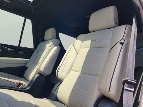Used 2024 Cadillac Escalade Sport image 10