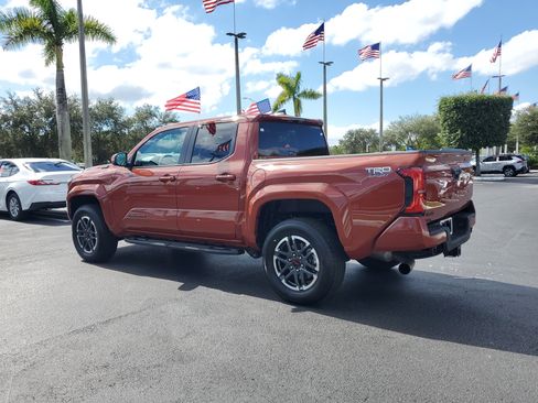 Used 2025 Toyota Tacoma TRD Sport image 8