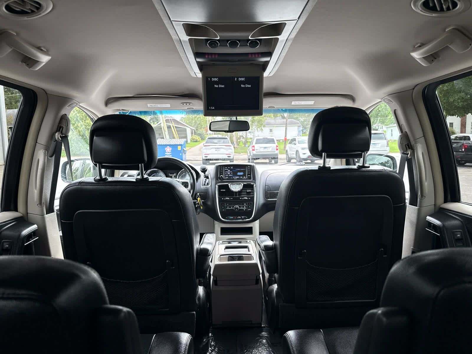 Used 2016 Chrysler Town & Country Touring FWD image 16
