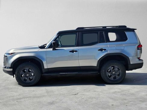 Used 2025 Lexus GX 550 AWD/4WD image 2