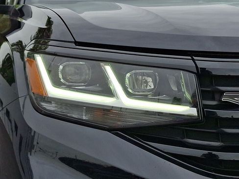 Certified 2023 Volkswagen Atlas SEL R-Line AWD/4WD image 9