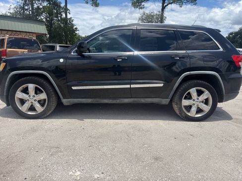 Used 2011 Jeep Grand Cherokee Laredo AWD/4WD image 4
