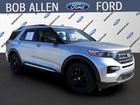 Used 2021 Ford Explorer XLT AWD/4WD image 2