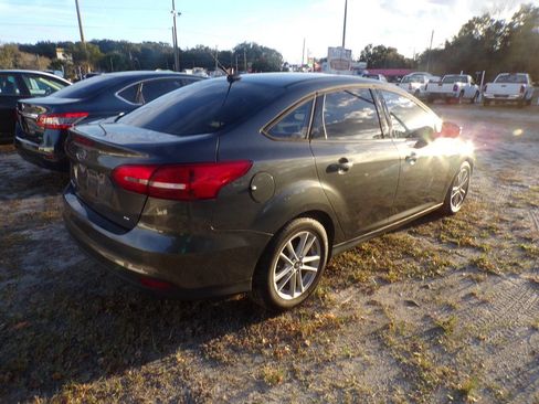 Used 2017 Ford Focus SE image 4