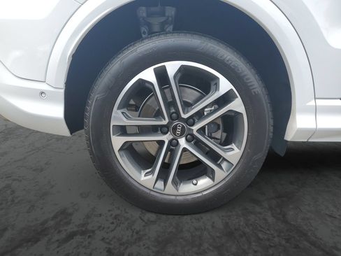 Used 2025 Audi Q5 Premium w/ Convenience Package AWD/4WD image 5