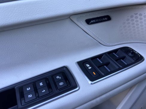 Used 2017 Jaguar XF Premium image 16