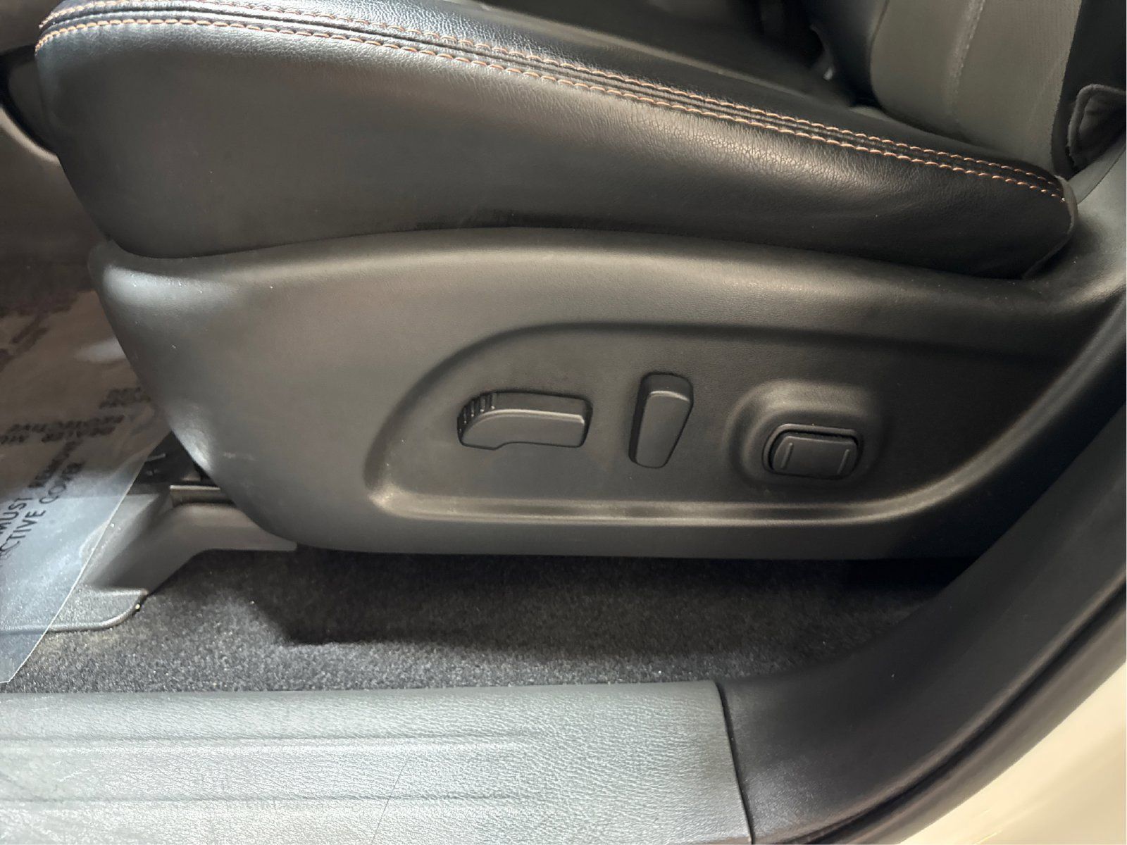 Used 2020 Nissan Pathfinder SL AWD/4WD image 18