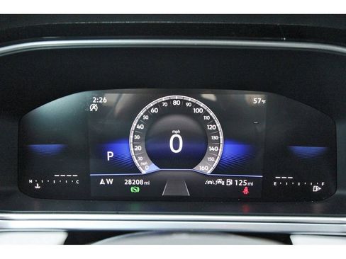 Used 2025 Volkswagen Taos SE image 18