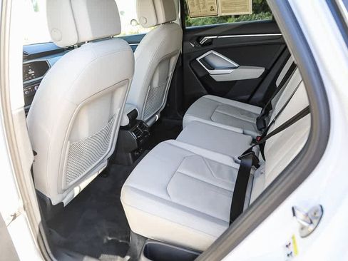 Used 2022 Audi Q3 2.0T Premium Plus w/ Premium Plus Package image 17