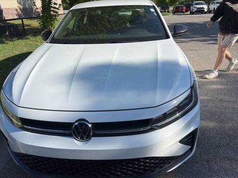 Used 2025 Volkswagen Jetta Sport image 2