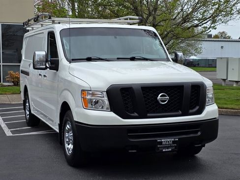 Used 2018 Nissan NV 3500 SL image 2