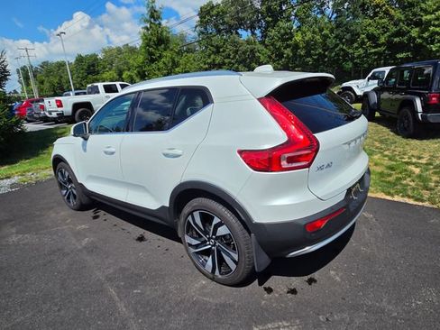 Used 2024 Volvo XC40 B5 Plus w/ Protection Package Premier AWD/4WD image 12