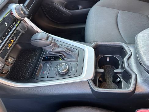 Used 2025 Toyota RAV4 XLE AWD/4WD image 18
