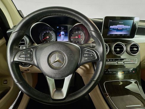 Used 2019 Mercedes-Benz GLC 300 w/ Parking Assistance Package image 11