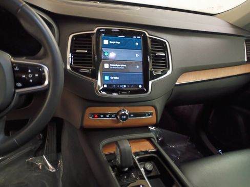 Used 2023 Volvo XC90 T8 Plus AWD/4WD image 2