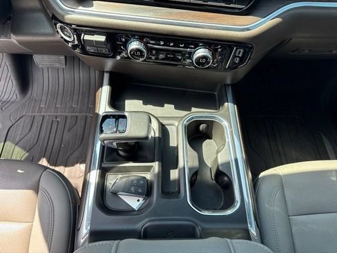 Used 2022 GMC Sierra 1500 SLT AWD/4WD image 11
