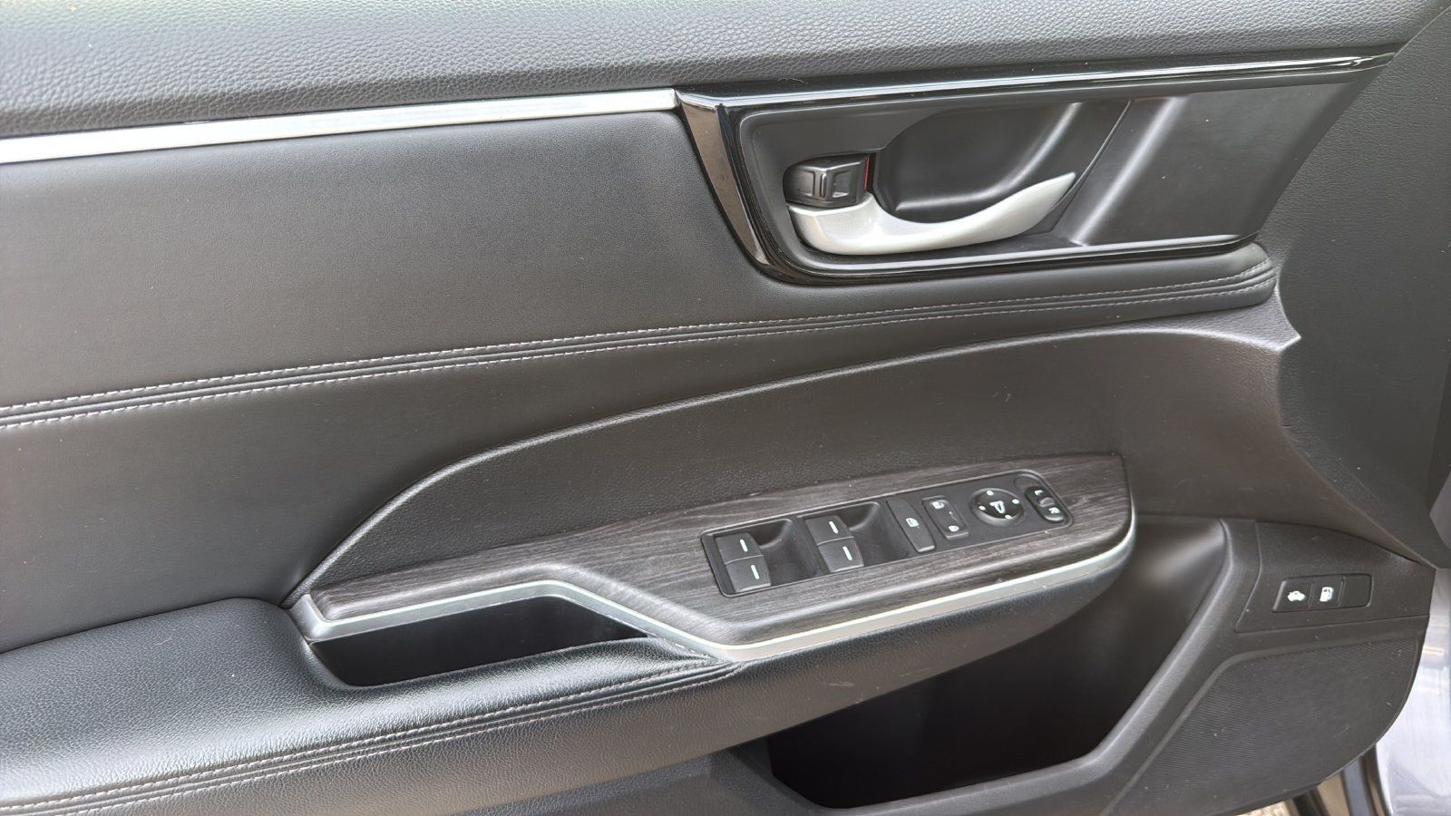Used 2018 Honda Clarity Plug-In Hybrid image 9