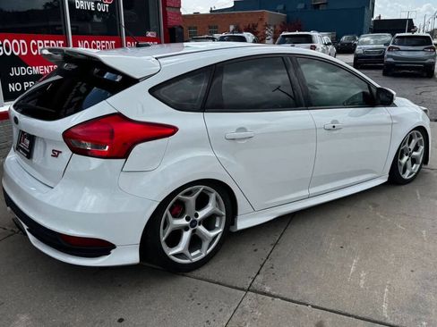 Used 2018 Ford Focus ST w/ Equipment Group 401A FWD image 5