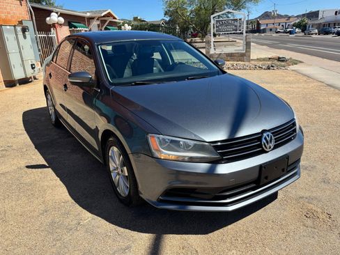 Used 2016 Volkswagen Jetta SE image 3