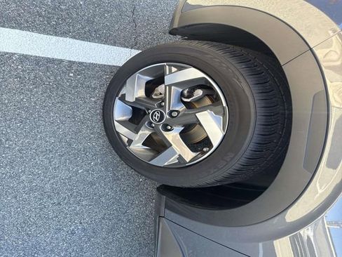 Used 2024 Hyundai Venue SEL image 12