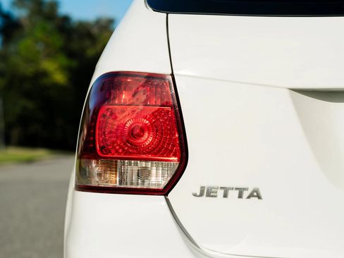 Used 2010 Volkswagen Jetta TDI FWD image 47