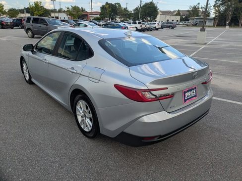 Used 2025 Toyota Camry LE FWD image 7