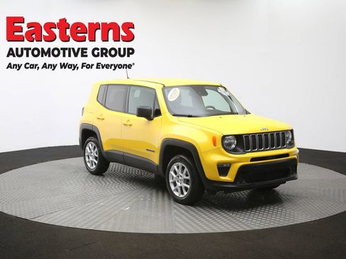 Used 2023 Jeep Renegade Latitude AWD/4WD image 49
