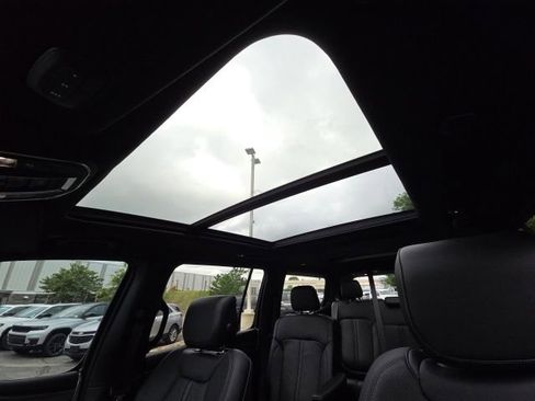 Used 2023 Jeep Wagoneer Series II AWD/4WD image 41