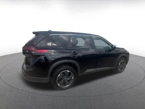 Used 2025 Nissan Rogue SV AWD/4WD image 15