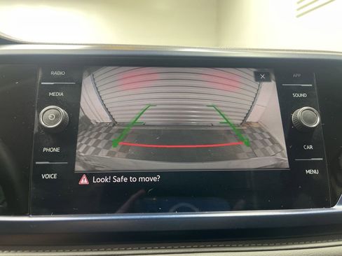 Used 2024 Volkswagen Taos SE image 12