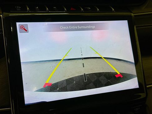 Used 2023 Jeep Grand Cherokee Limited w/ Black Appearance Package image 23