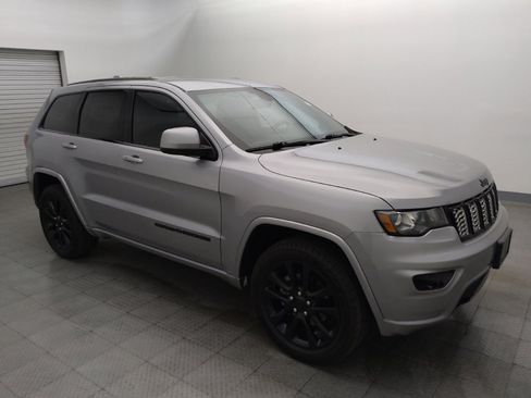 Used 2019 Jeep Grand Cherokee Altitude RWD image 11