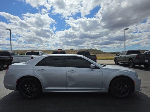 Used 2023 Chrysler 300 Touring L AWD/4WD image 4