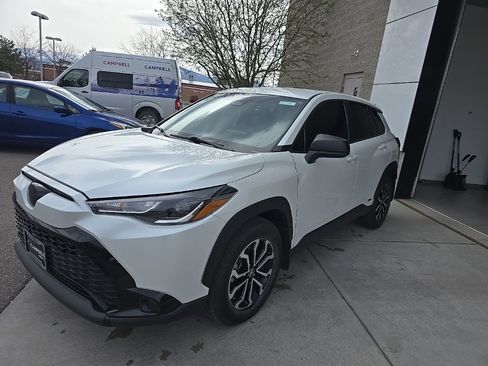 Used 2023 Toyota Corolla Cross AWD Hybrid image 3