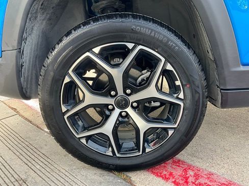 Used 2025 Jeep Compass Limited image 9