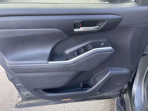 Used 2023 Toyota Highlander XLE image 28